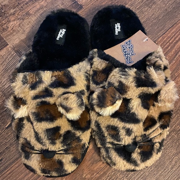 Dirty Laundry Shoes - NWT Dirty Laundry Animal Print Leopard Scuffs Houseshoes Adult Small